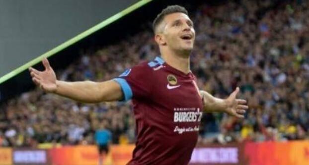 并帮助球队 并帮助球队